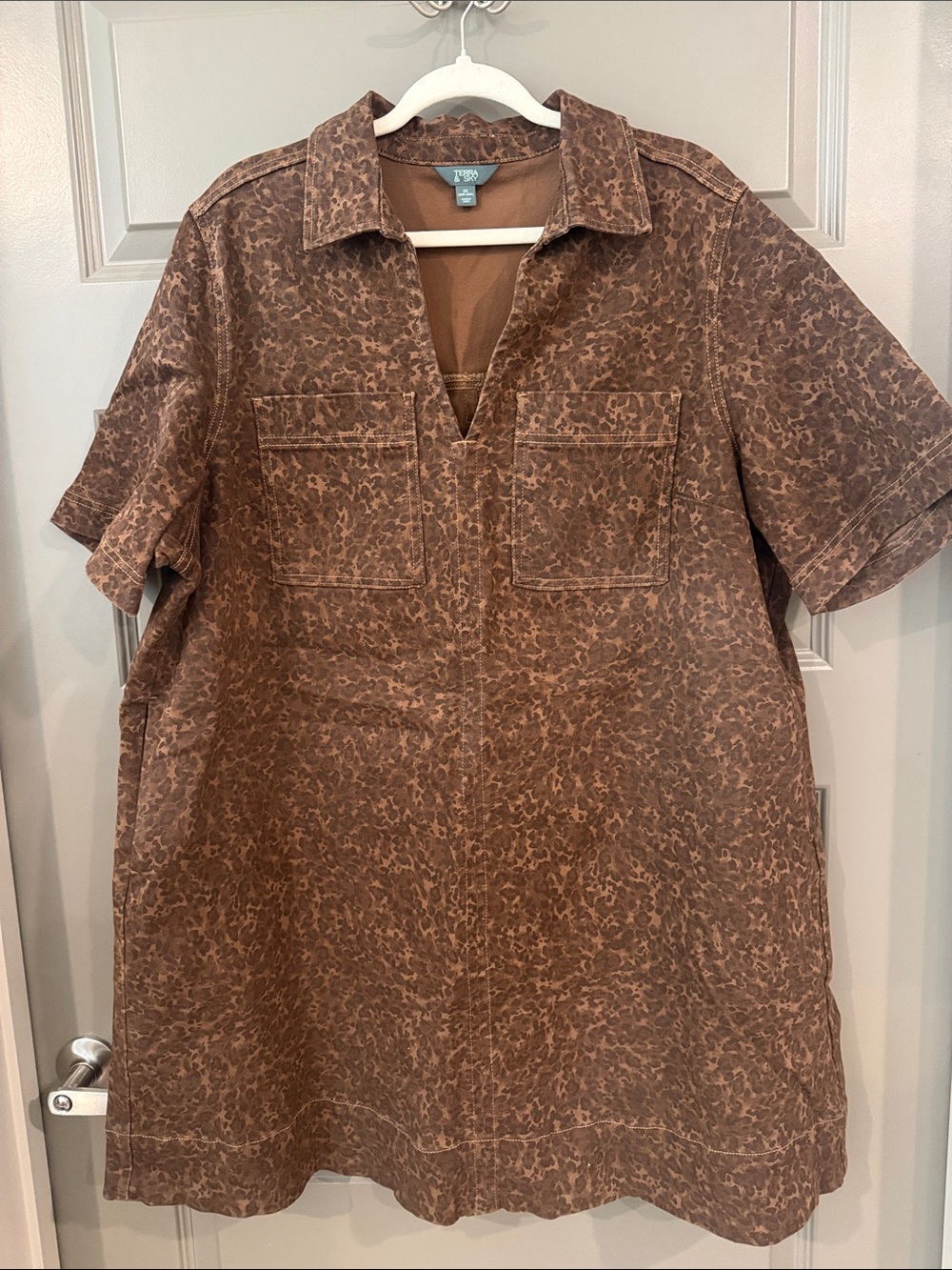 Terra & Sky Brown Mottled Short Sleeve Button-Down Shirt